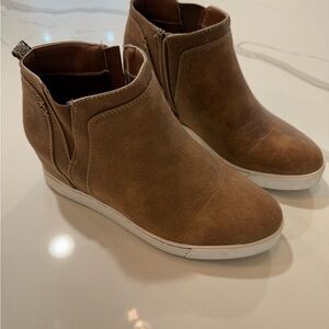 Sugar Women's Glossy Wedge Sneaker Size 9.5